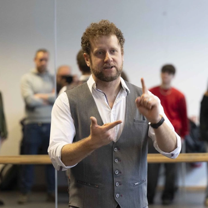 Thomas Haddad expliquant les concepts de confiance en soi et estime de soi