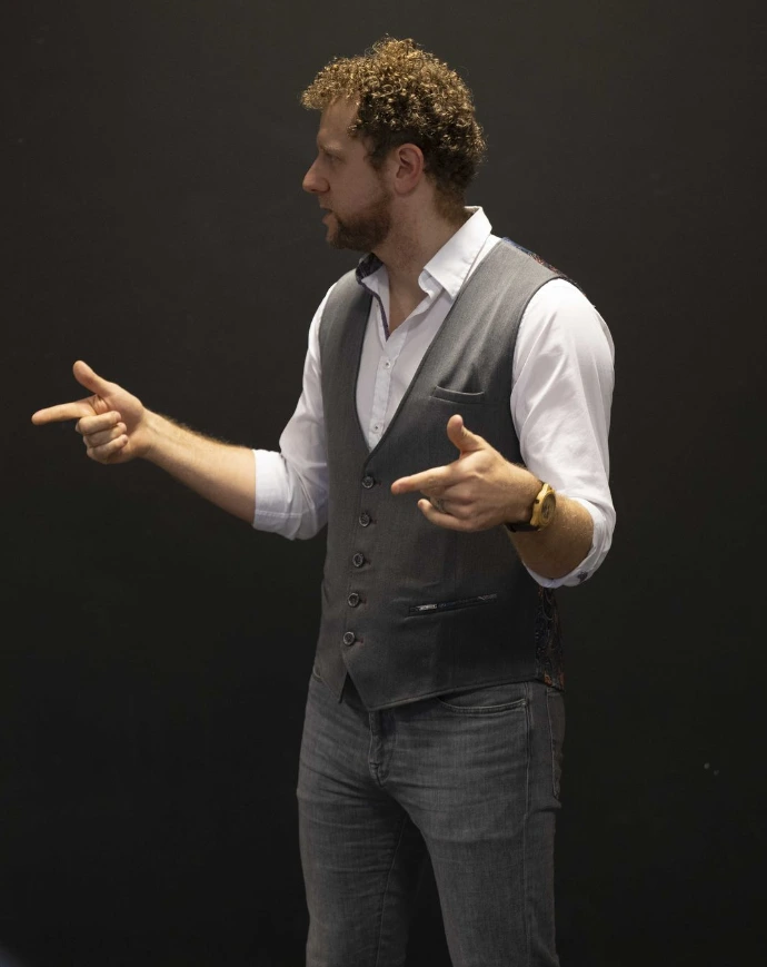 Thomas expliquant la gestion du stress, le jeu de pouvoir et la confiance en soi dans le jeu du Loup-Garou