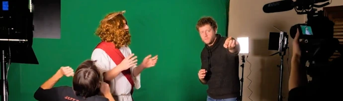 Thomas Haddad en directeur d'acteur et directeur artistique dans une web-série